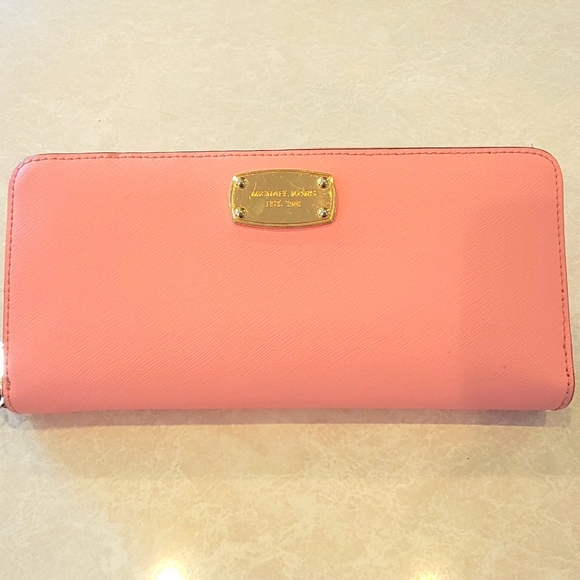 Michael Kors Light pink wallet 8.5" x 4" nice large size wallet - Picture 1 of 6